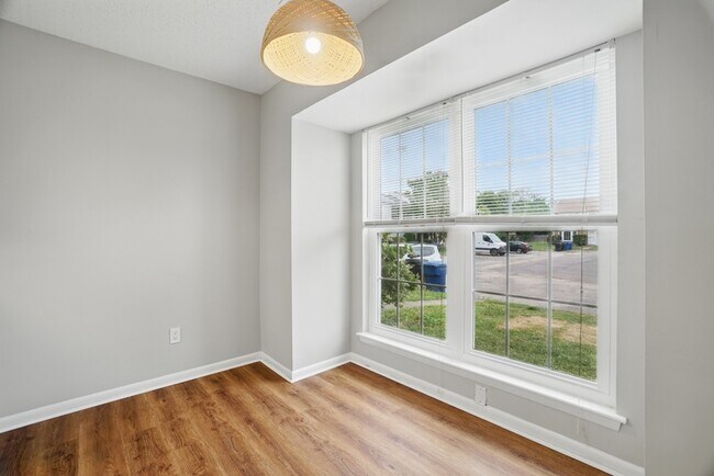 Building Photo - 909 Westwind Pl