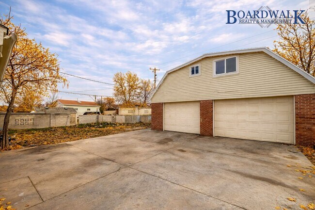 Building Photo - Spacious 5-Bedroom Home with Lofted Garage