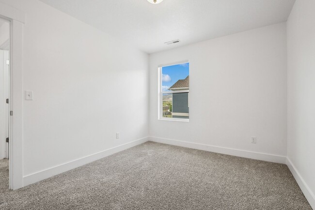 Building Photo - 1792 W Torlundy Dr