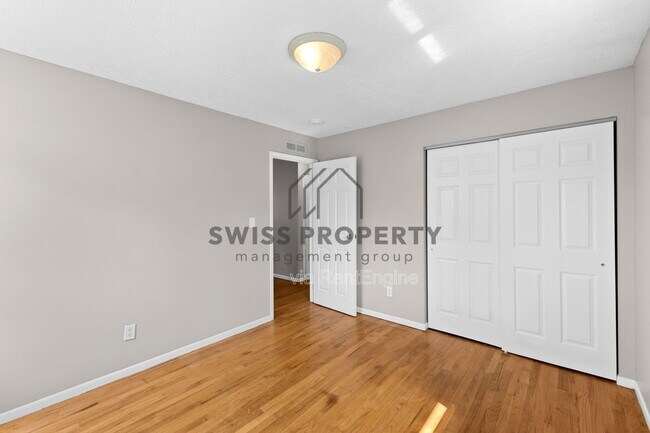 Building Photo - 6406 Dalewood Rd