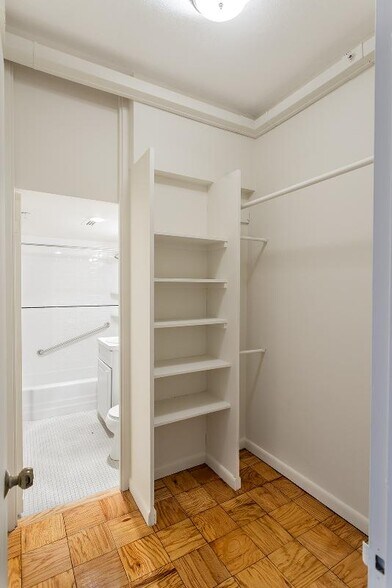 Building Photo - 16 Monmouth Ct