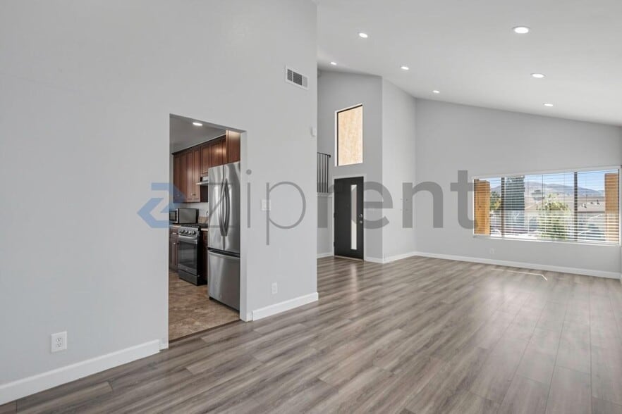 Building Photo - Unit