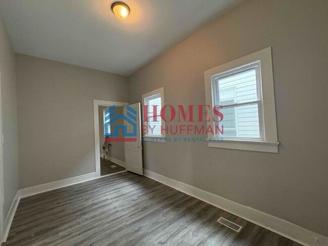 Building Photo - Two Bedroom House | Deposit Special