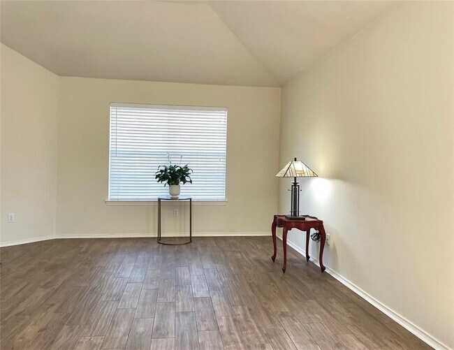Building Photo - 2325 Clover Ridge Dr