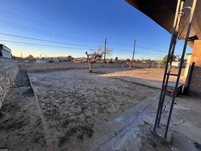 Building Photo - 1017 Wyatt Dr