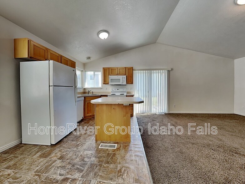 Building Photo - 3693 Deloy Dr