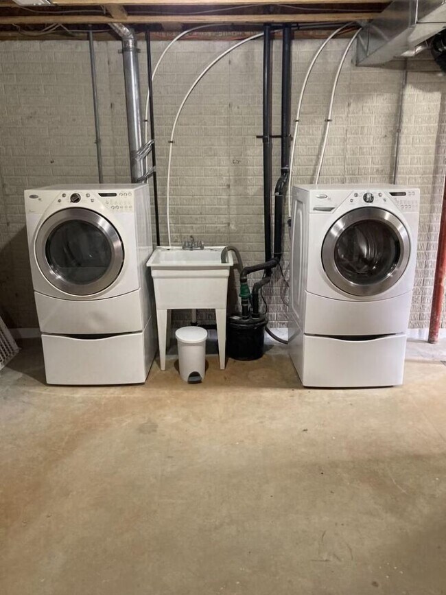 Building Photo - 380 Market Pl