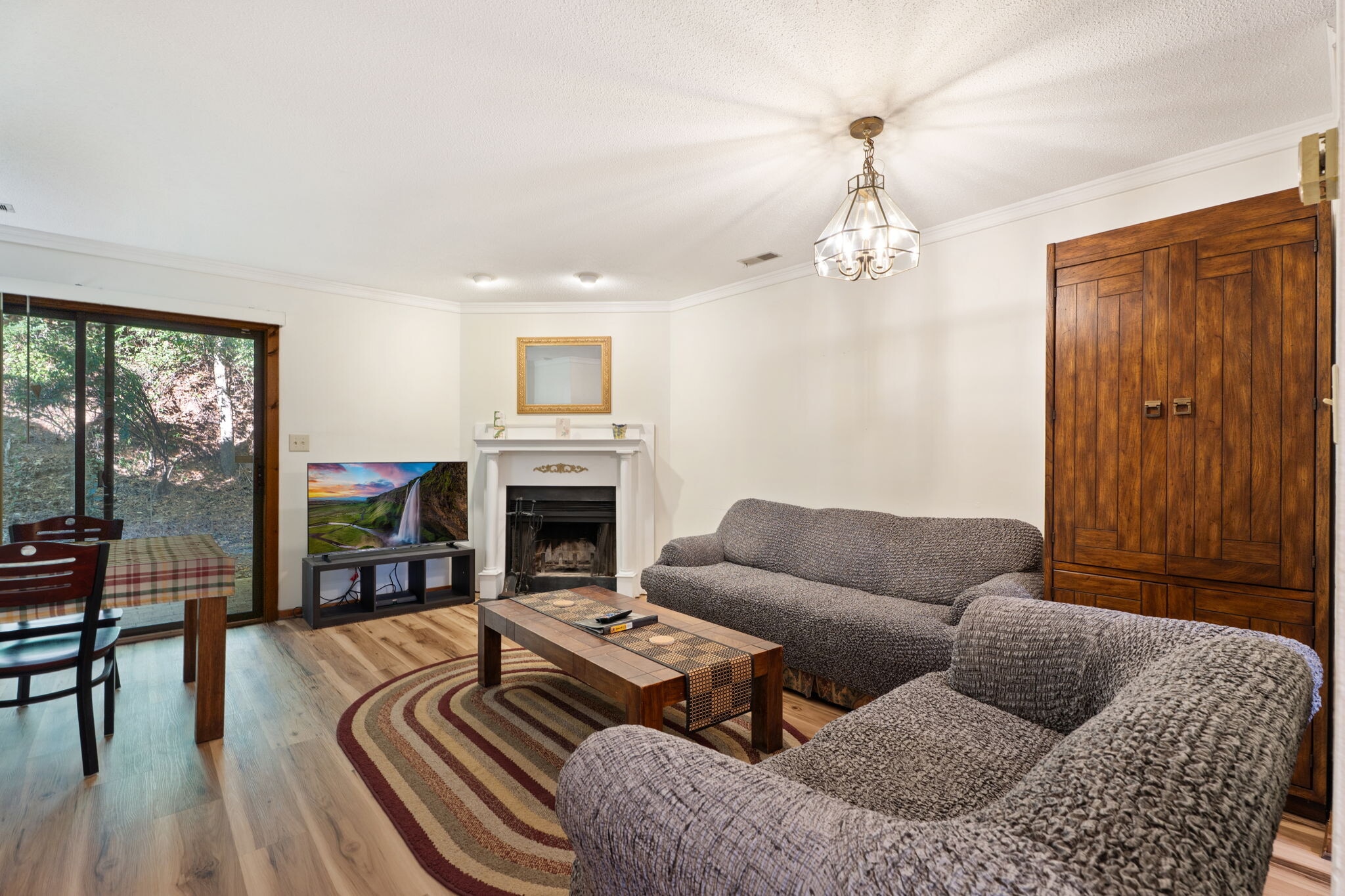 Building Photo - 609 Hillsborough St