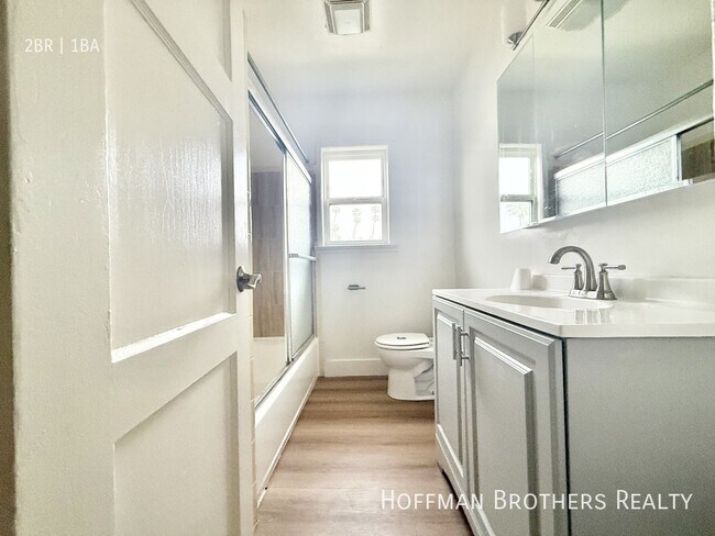 Building Photo - 1631 S Bronson Ave