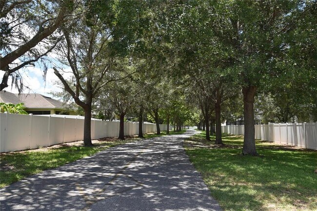 Building Photo - 711 Meadow Glade Dr