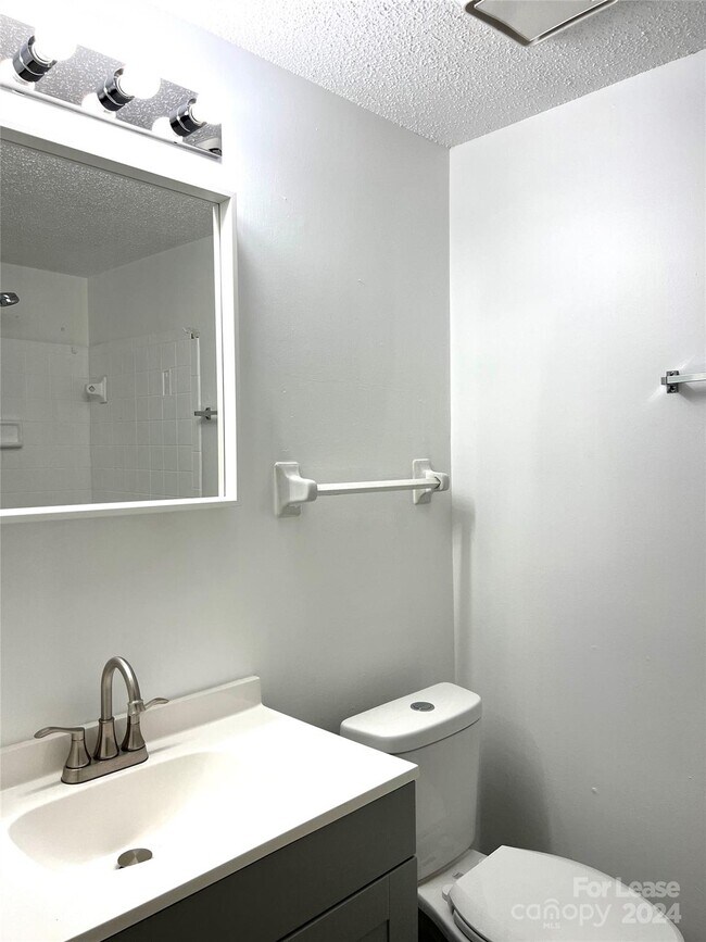 Building Photo - 1600 Arlyn Cir