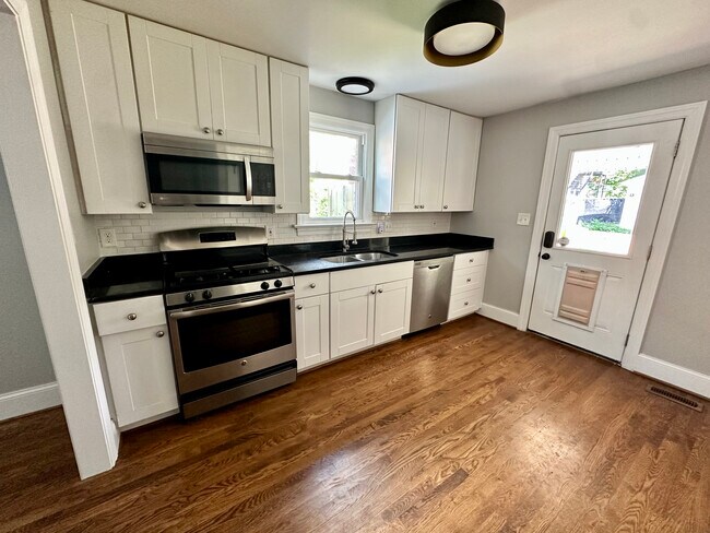 Building Photo - 1817 Knowles St