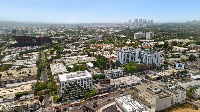 Building Photo - 1014 Larrabee St