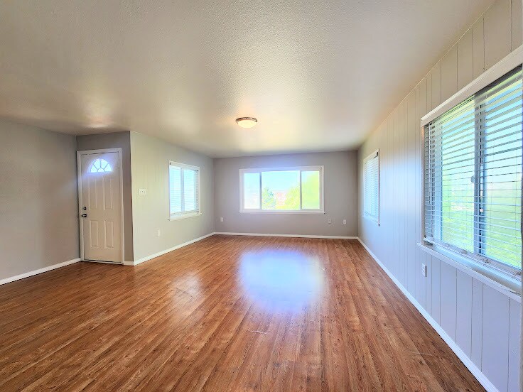 Building Photo - 320 Park Ave