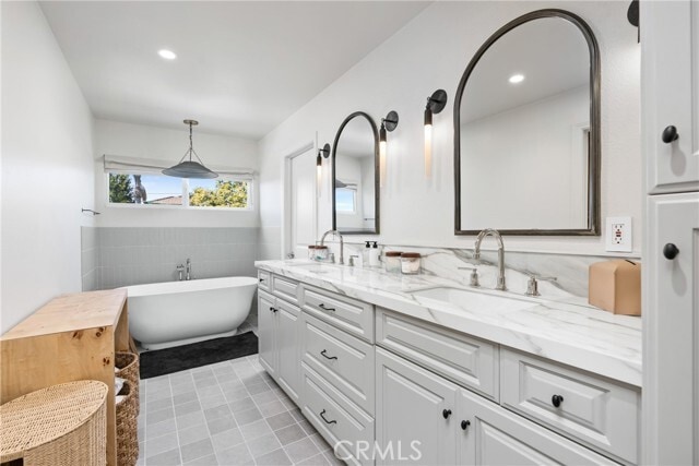 Building Photo - 285 Sierks St