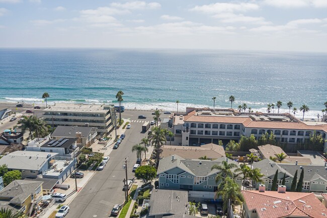 Building Photo - Carlsbad Village  Unfurnished or Furnished...