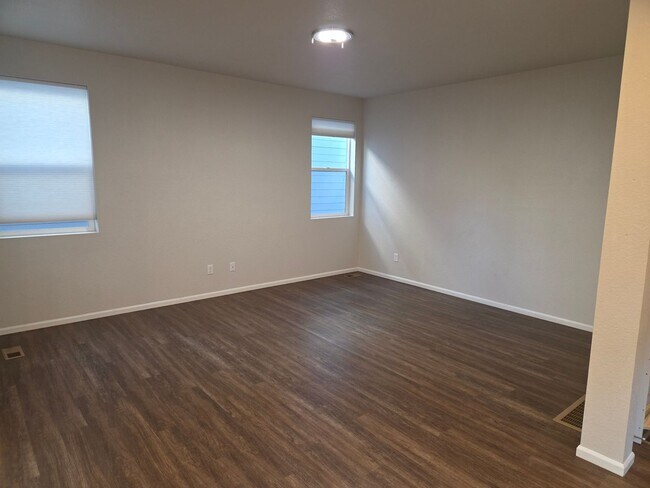 Building Photo - Modern Comfort in a Prime Location – 3 Bed / 2.5 Bath Home in Denver!