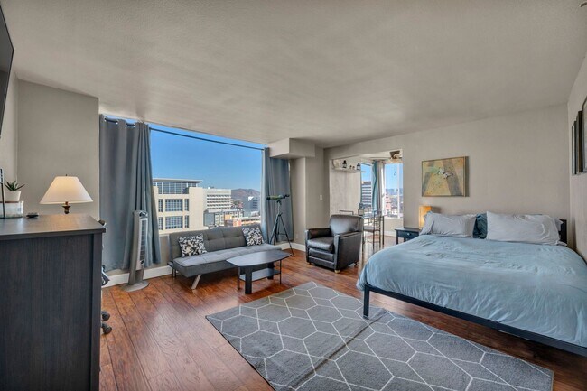 Building Photo - Fully Furnished Downtown Condo