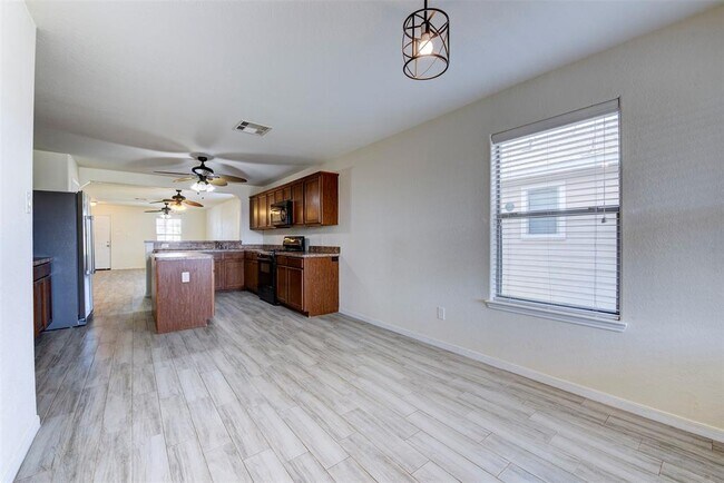 Building Photo - 7906 Yaupon View Dr