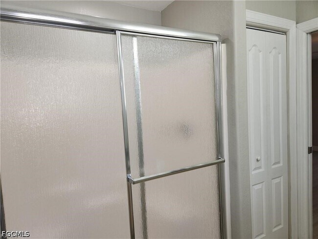 Building Photo - 827 NE 23rd Terrace