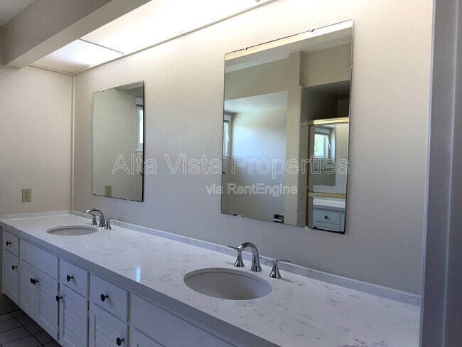 Building Photo - 12480 Escala Ln