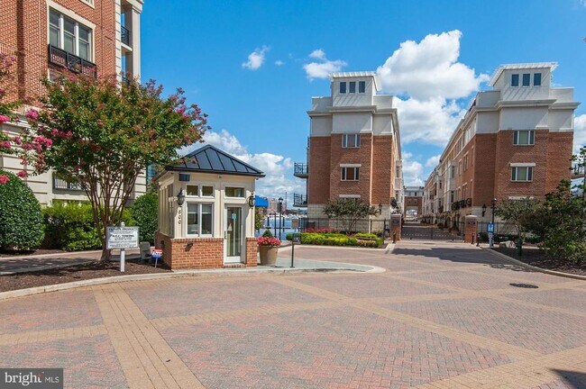 Building Photo - 921 Valencia Ct