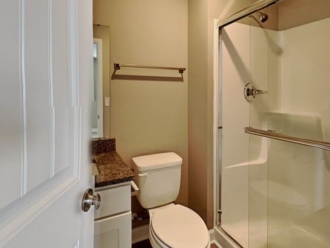 Building Photo - Charming 3BR/2BA Ranch Duplex w/ Garage – Colonial Gardens