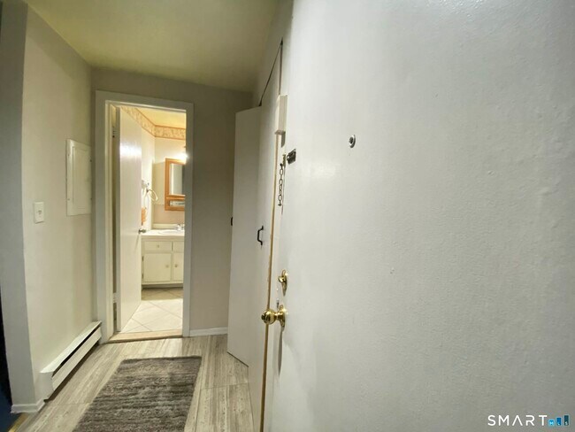 Building Photo - 7 Padanaram Rd