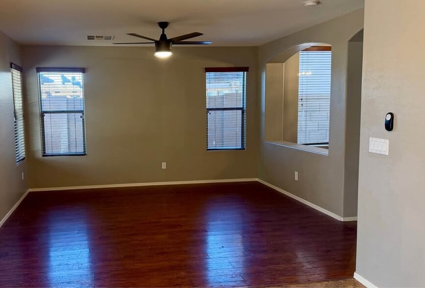 Building Photo - 43810 W Lindgren Dr