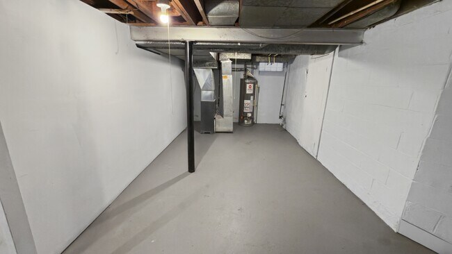 Building Photo - 3625 Chatsworth St