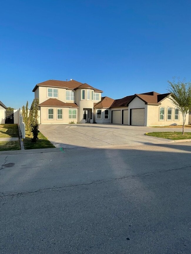 Building Photo - 2802 Tom Morris Rd