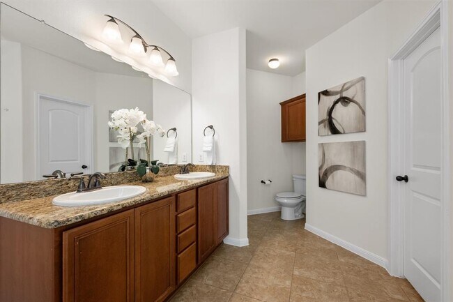 Building Photo - 608 Royal Burgess Dr