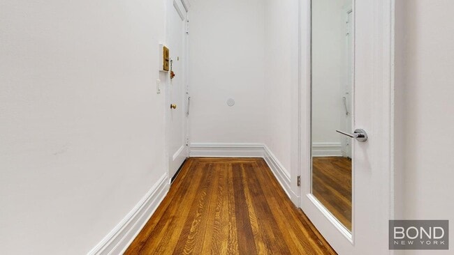 Building Photo - 200 W 58th St