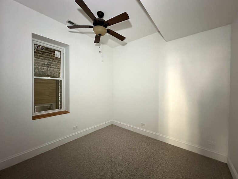 Building Photo - 1358 N Bosworth Ave