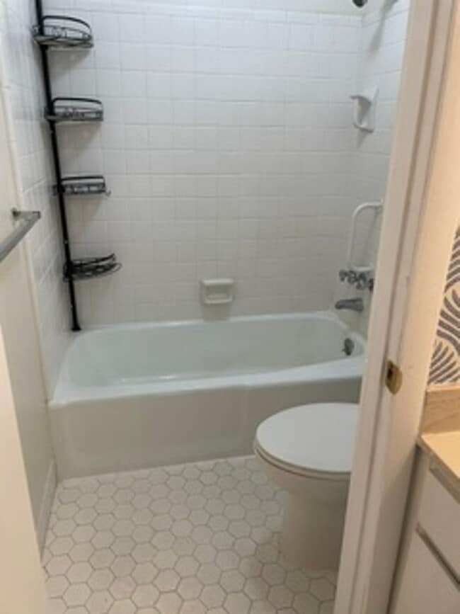 Building Photo - 3600 Chateau Dr