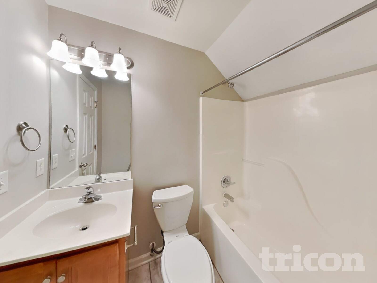 Building Photo - 4412 Spring Cove Dr