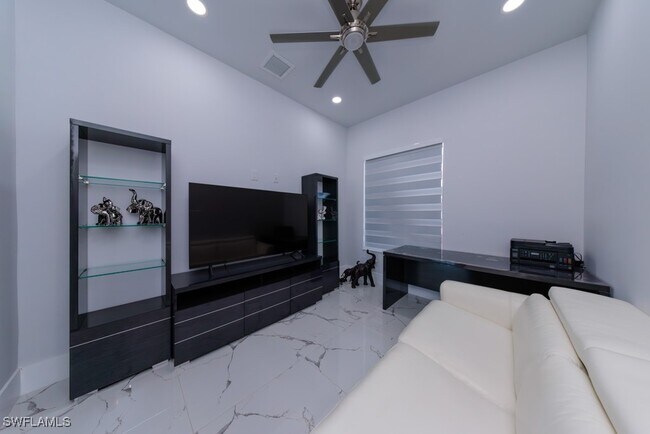 Building Photo - 4024 Chiquita Blvd S