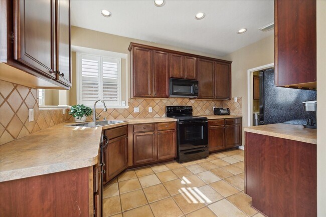 Building Photo - 11215 Royce Palms Dr