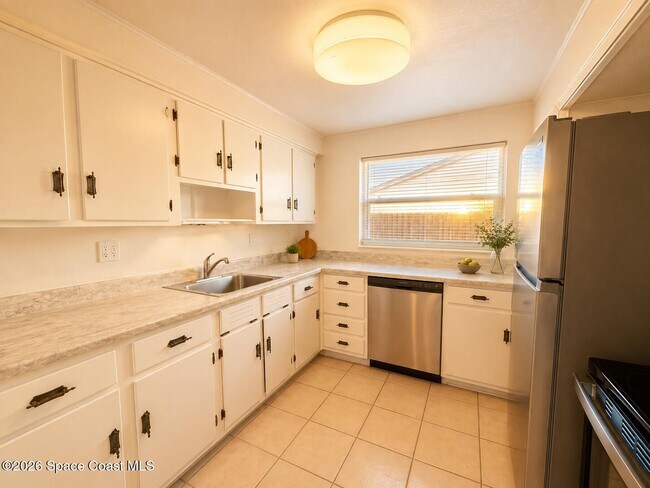 Building Photo - 105 Primrose Ln
