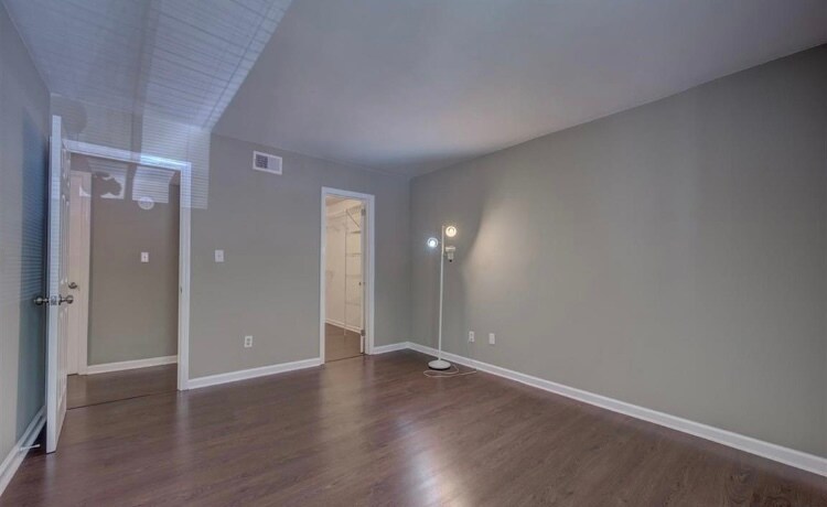 Building Photo - 422 Skyview Dr