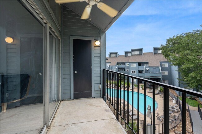 Building Photo - 12500 Melville Dr