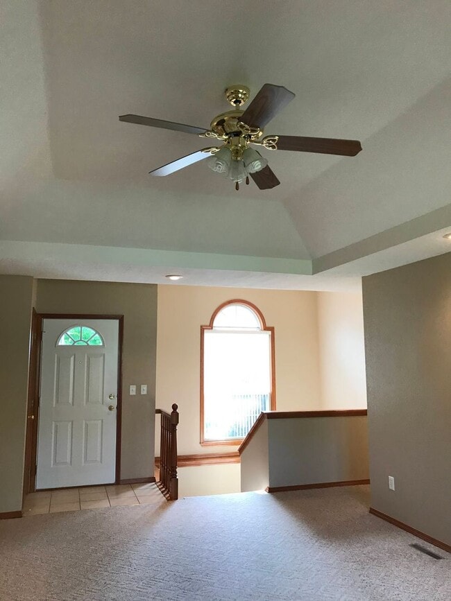 Building Photo - Walkout Basement Home Must See