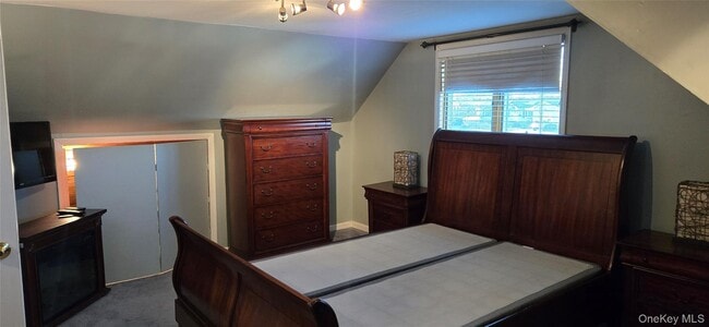 Building Photo - 140 10th Ave