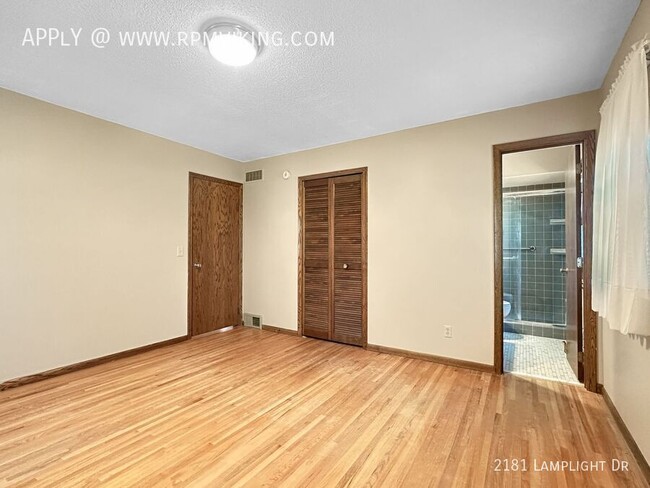 Building Photo - 4br 3ba 2cg ~ Security Deposit Free Altern...