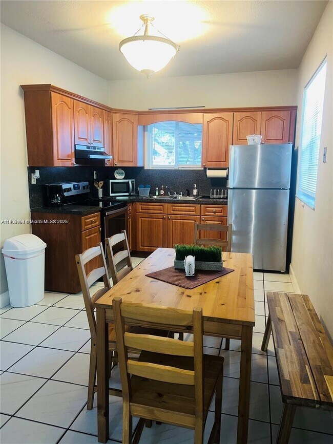 Building Photo - 2525 NW 33rd St