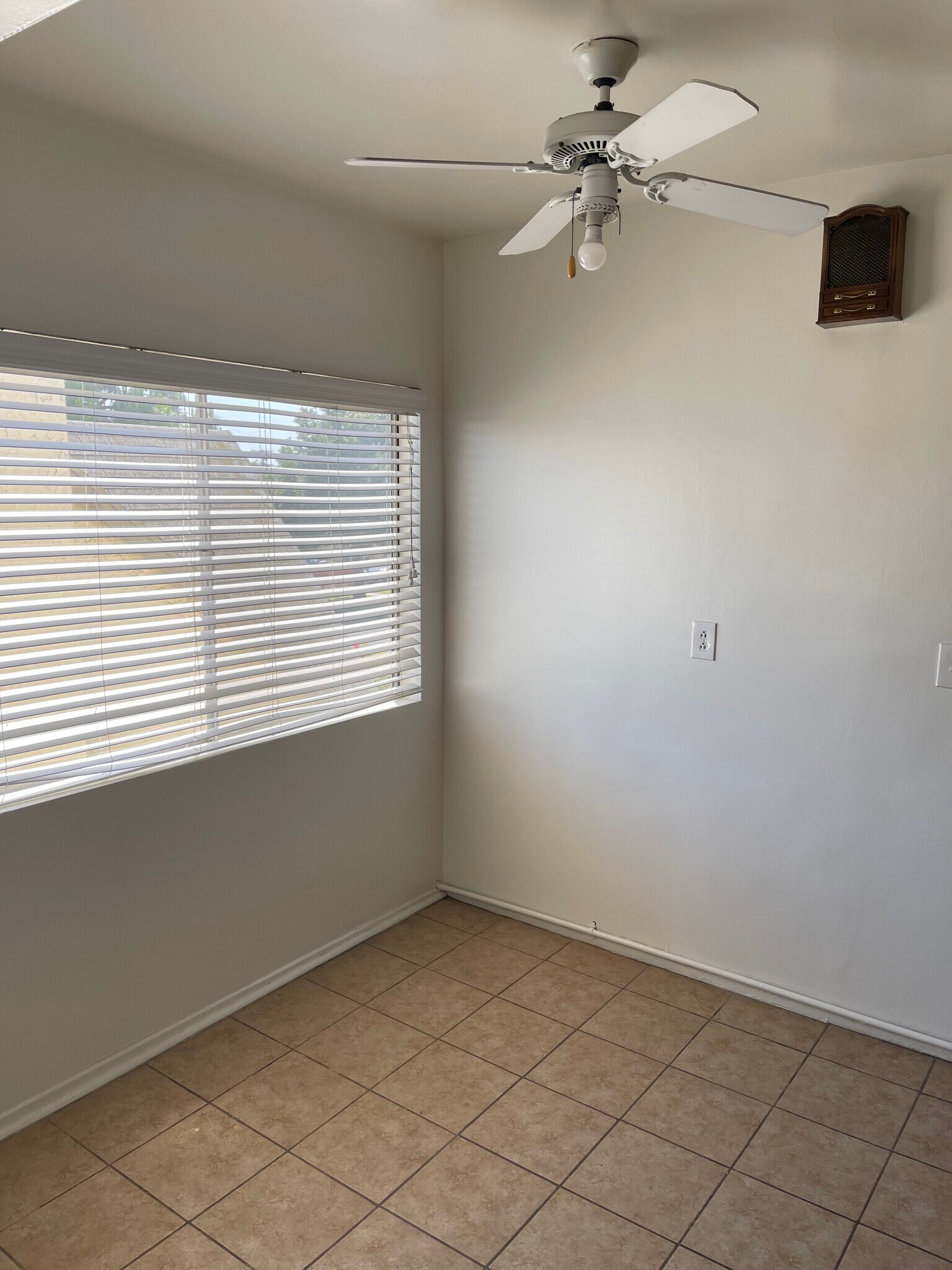 Dining - 2112 Clyde Ave