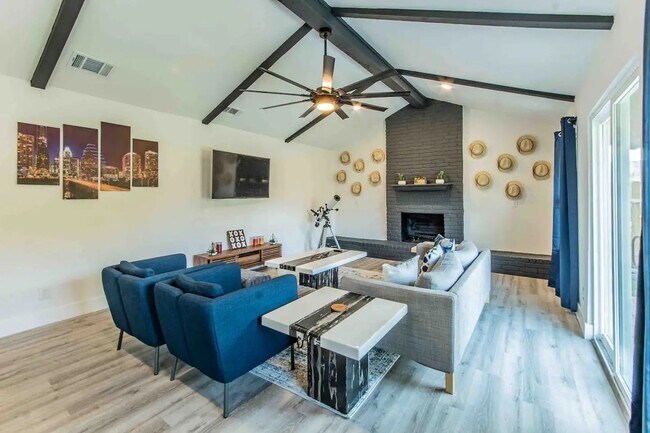 Building Photo - Experience Elevated Living in North Austin – Fully Furnished & Move-In Ready