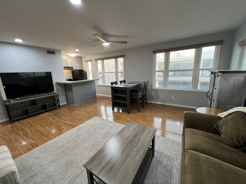 Building Photo - 6726 E Bay Shore Walk