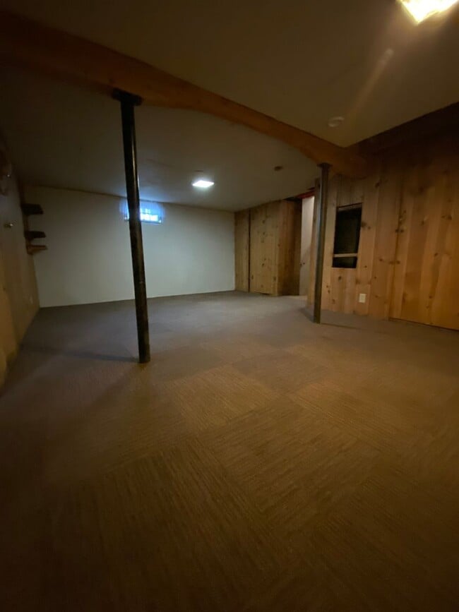 Building Photo - 1008 Lake Ave