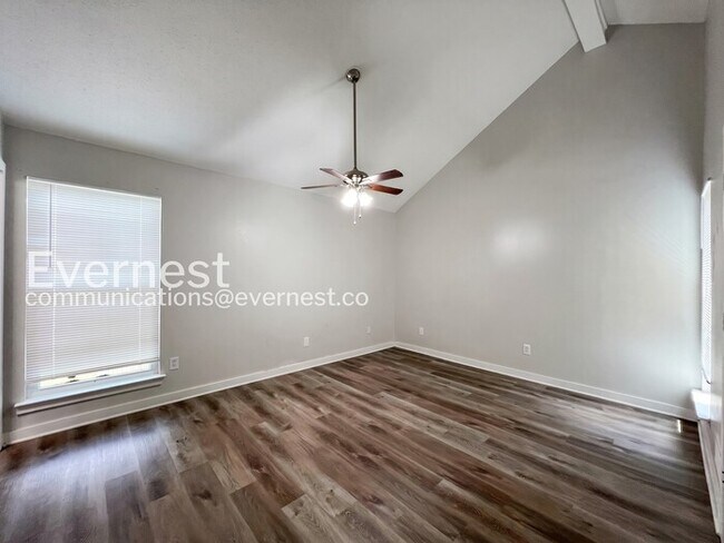 Building Photo - 3-Bed/2-Bath Home with Patio/Available Now!